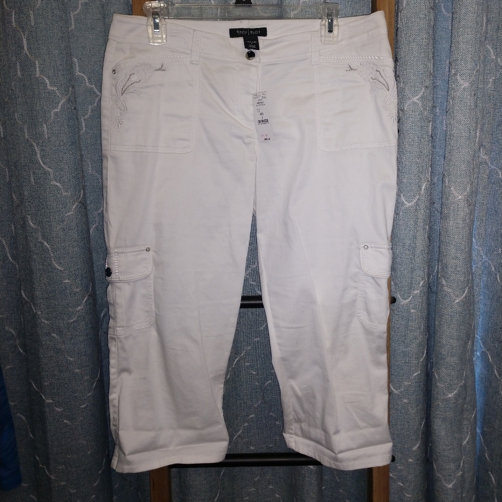 💎WHITE HOUSE BLACK MARKET WHITE CROP LEG PANT W/BLING